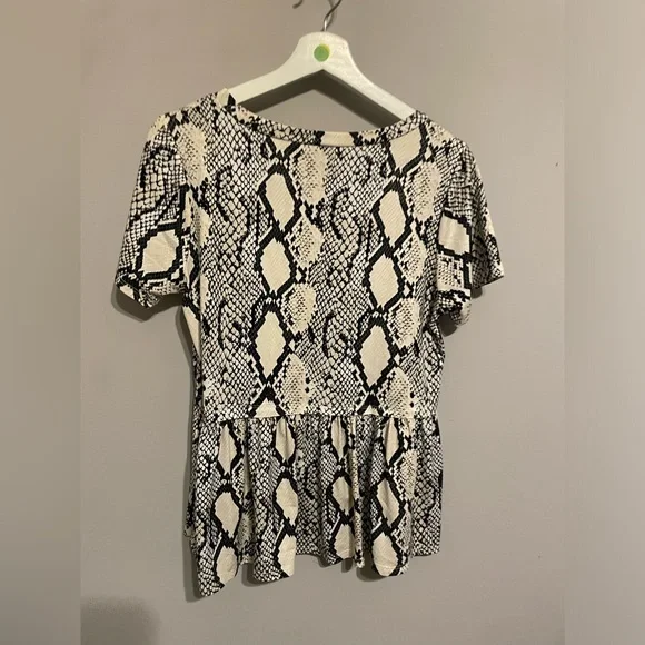 Jodifl Snakeskin‎ Print Short Sleeve Peplum Top Small - Picture 5 of 5
